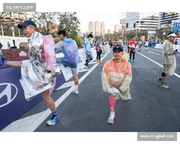 广州马拉松赛成年度收官盛事，职业选手与业余跑者同场竞技